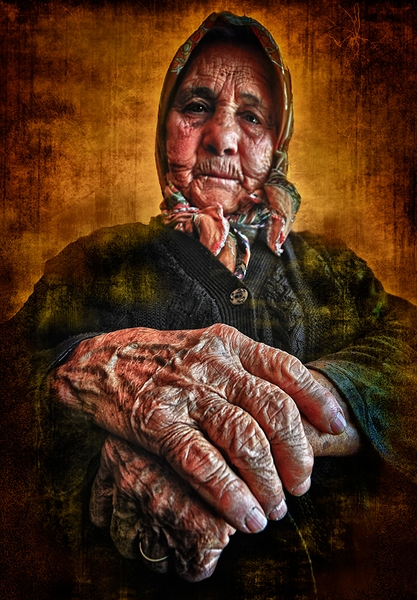 36 - OLD HANDS - KARAGULMEZ BARBAROS - turkey.jpg